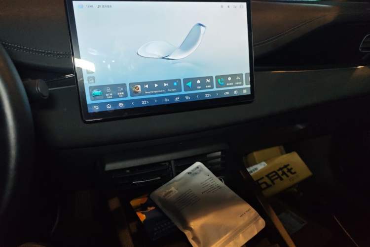 Used BYD Seal 06 New Energy 2025 DM-i Smart Drive 80KM Luxury Model Audio And AC Panel