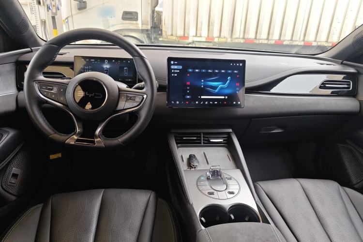 Used BYD Seal 06 New Energy 2025 DM-i Smart Drive 120KM Deluxe Model Center Console