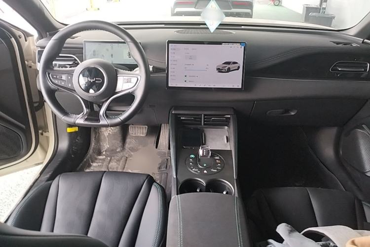 Used BYD Seal 06 New Energy 2025 DM-i Smart Drive 120KM Deluxe Model Center Console