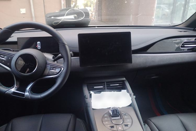 Used BYD Seal 06 New Energy 2025 DM-i Smart Drive 80KM Prestige Model Center Console