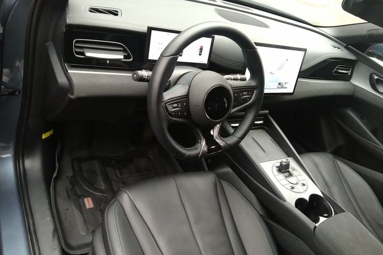 Used BYD Seal 06 New Energy 2025 DM-i Smart Drive 120KM Deluxe Model Center Console