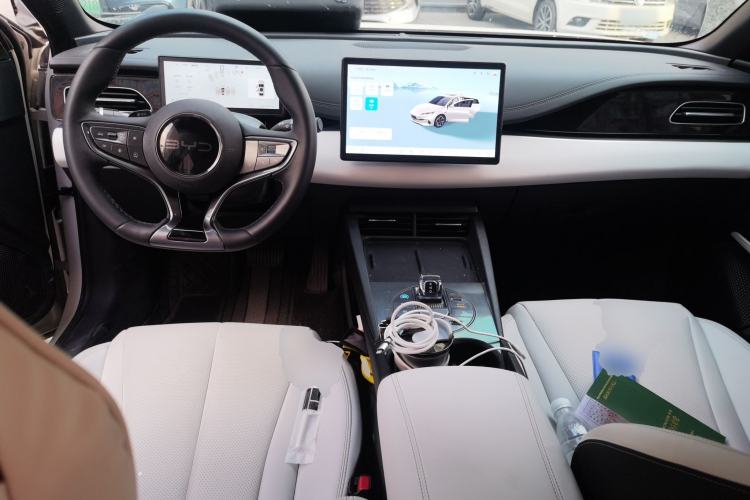 Used BYD Seal 06 New Energy 2025 DM-i Smart Drive 80KM Luxury Model Center Console