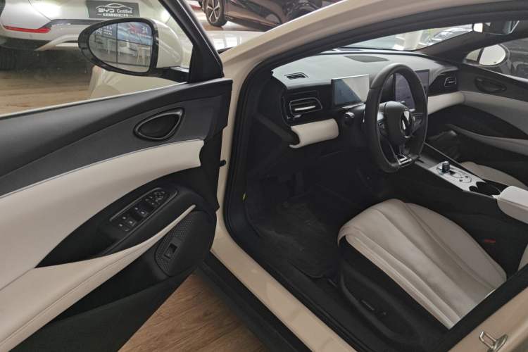 Used BYD Seal 06 New Energy 2025 DM-i Smart Drive 120KM Deluxe Model Driver Seat