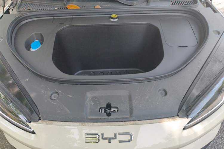 Used BYD Seal 06 New Energy 2025 EV 470KM Prestige Edition Engine Bay