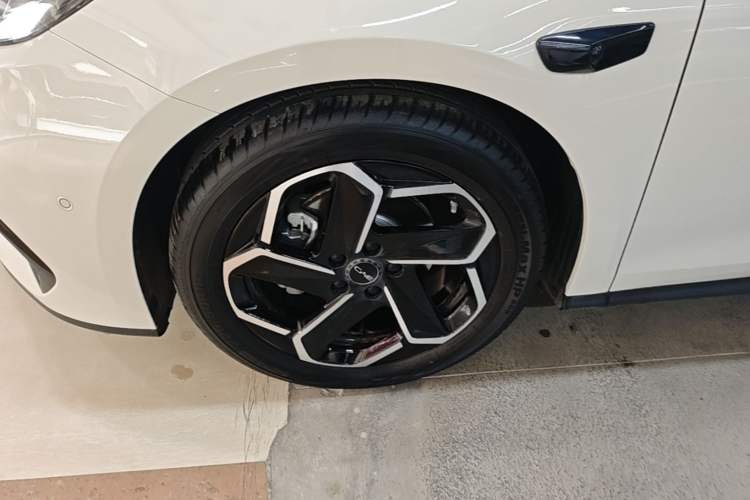 Used BYD Seal 06 New Energy 2025 DM-i Intelligent Drive 120KM Flagship Model Exterior 4