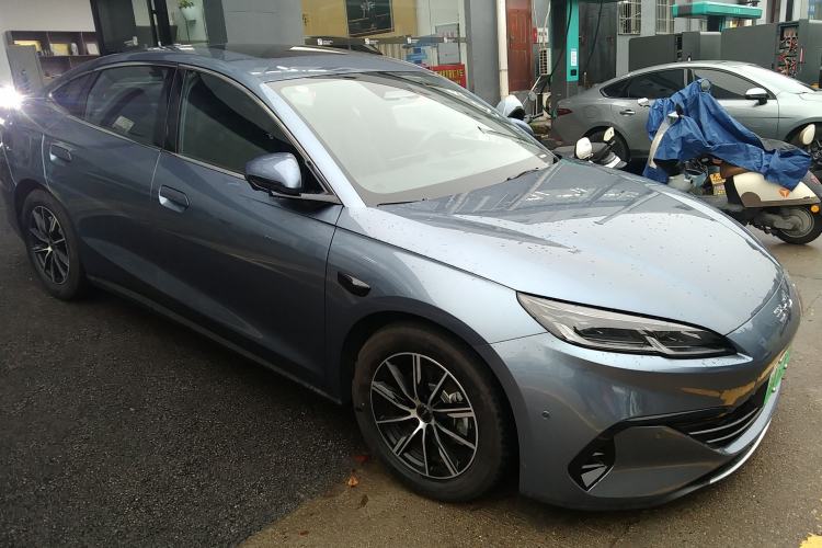 Used BYD Seal 06 New Energy 2025 DM-i Smart Drive 120KM Deluxe Model Front Right 45 Deg