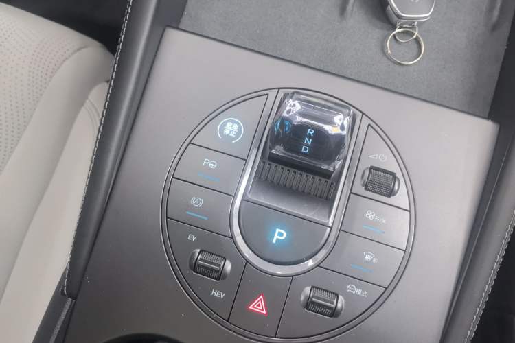 Used BYD Seal 06 New Energy 2025 DM-i Smart Drive 120KM Deluxe Model Gear Lever