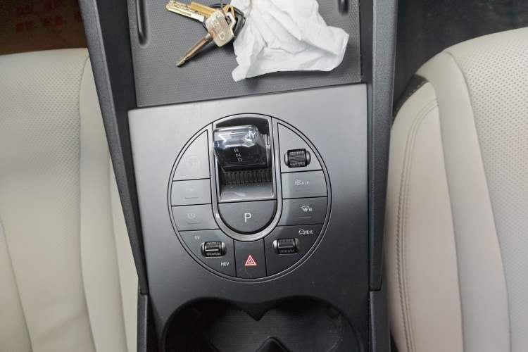 Used BYD Seal 06 New Energy 2025 DM-i Smart Drive 80KM Luxury Model Gear Lever