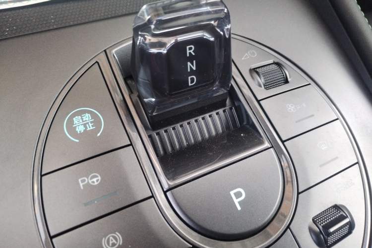 Used BYD Seal 06 New Energy 2025 DM-i Smart Drive 80KM Prestige Model Gear Lever