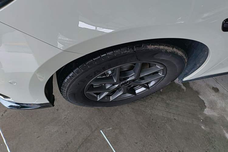 Used BYD Seal 06 New Energy 2025 DM-i Smart Drive 80KM Luxury Model Left Front Wheel Hub