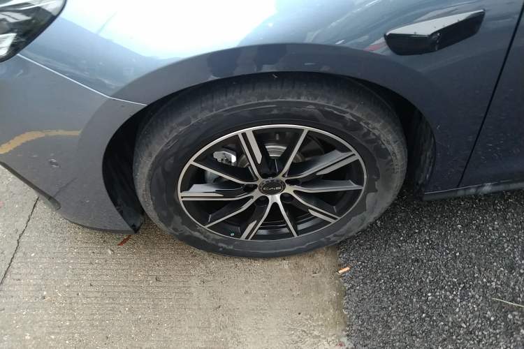 Used BYD Seal 06 New Energy 2025 DM-i Smart Drive 120KM Deluxe Model Left Front Wheel Hub