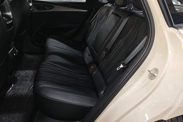 Used BYD Seal 06 New Energy 2025 DM-i Intelligent Drive 120KM Flagship Model Left Rear Seat