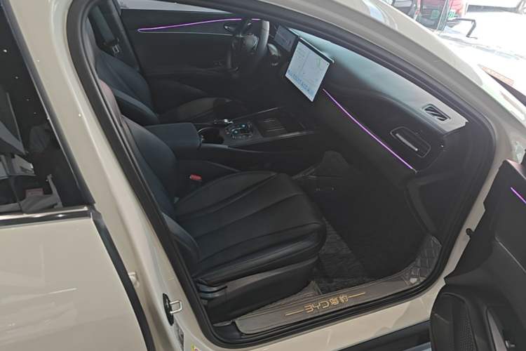 Used BYD Seal 06 New Energy 2025 DM-i Smart Drive 120KM Prestige Model Right Front Seat