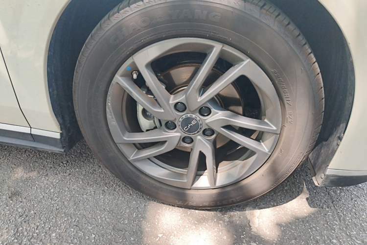 Used BYD Seal 06 New Energy 2025 EV 470KM Prestige Edition Right Front Wheel Hub