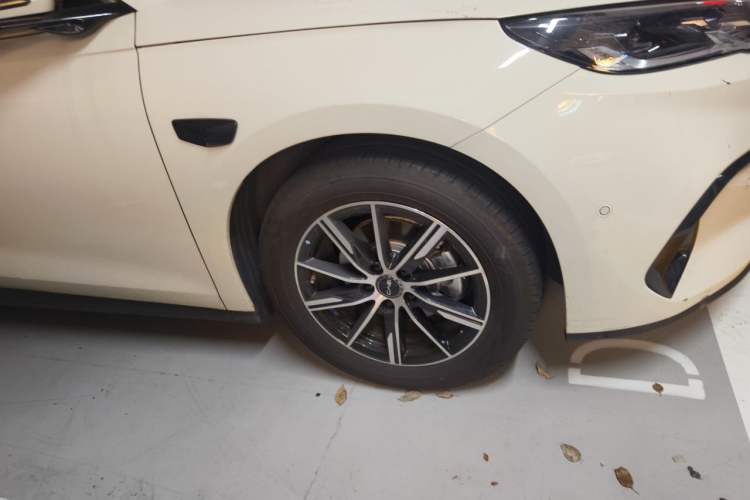 Used BYD Seal 06 New Energy 2025 DM-i Smart Drive 80KM Prestige Model Right Front Wheel Hub