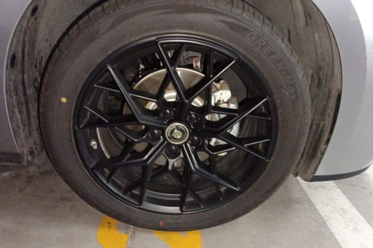 Used BYD Seal 06 New Energy 2025 DM-i Smart Drive 80KM Luxury Model Right Front Wheel Hub