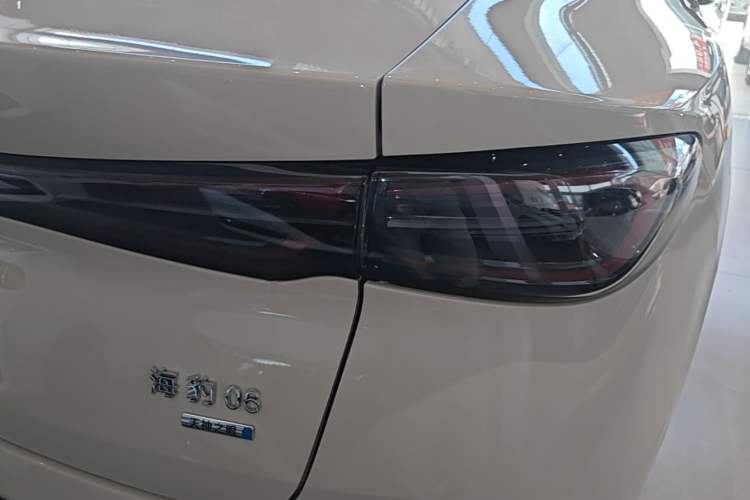 Used BYD Seal 06 New Energy 2025 DM-i Smart Drive 120KM Prestige Model Right Rear Taillight