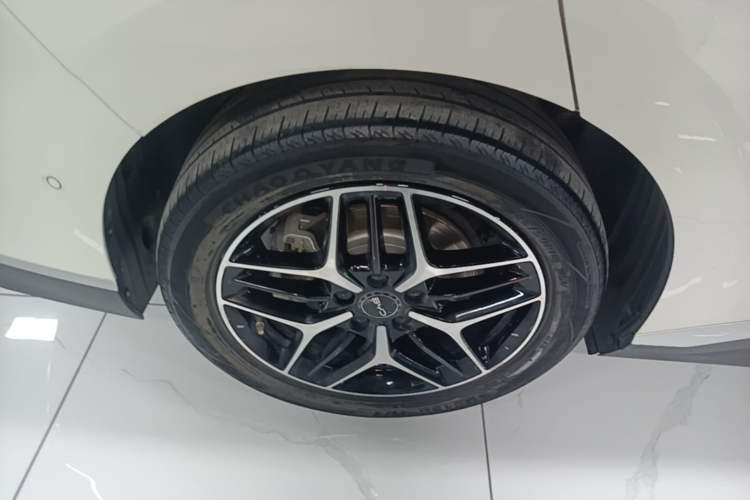 Used BYD Seal 06 New Energy 2025 EV 545KM Flagship Edition Right Rear Wheel Hub