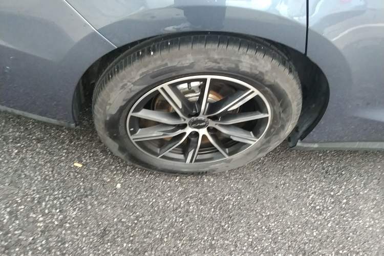 Used BYD Seal 06 New Energy 2025 DM-i Smart Drive 120KM Deluxe Model Right Rear Wheel Hub