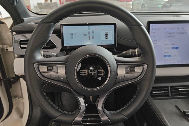 Used BYD Seal 06 New Energy 2025 DM-i Smart Drive 120KM Deluxe Model Steering Wheel