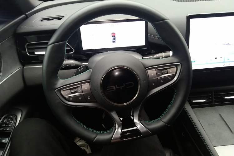 Used BYD Seal 06 New Energy 2025 DM-i Smart Drive 120KM Deluxe Model Steering Wheel