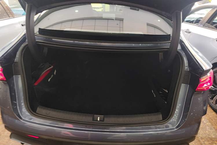 Used BYD Seal 06 New Energy 2025 DM-i Smart Drive 120KM Prestige Model Trunk
