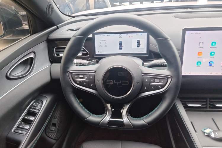 Used BYD Seal 06 New Energy 2025 DM-i Smart Drive 120KM Prestige Model Steering Wheel