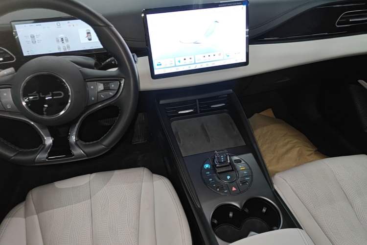 Used BYD Seal 06 New Energy 2025 DM-i Smart Drive 120KM Deluxe Model Audio And AC Panel