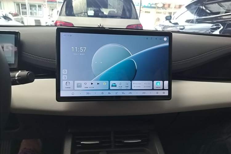 Used BYD Seal 06 New Energy 2025 DM-i Smart Drive 80KM Luxury Model Audio And AC Panel