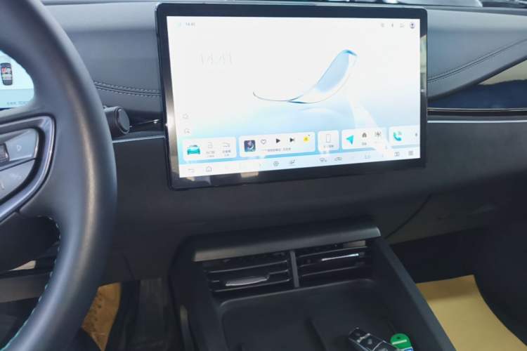 Used BYD Seal 06 New Energy 2025 DM-i Smart Drive 80KM Luxury Model Audio And AC Panel