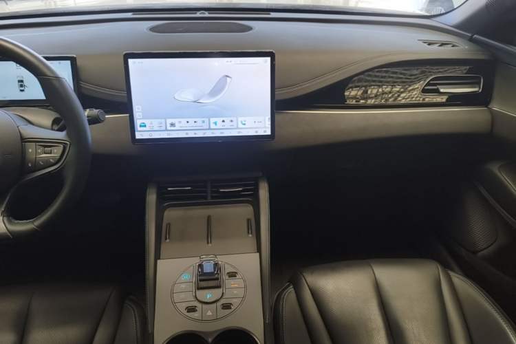 Used BYD Seal 06 New Energy 2025 DM-i Smart Drive 120KM Prestige Model Audio And AC Panel