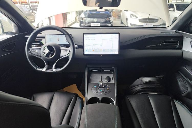 Used BYD Seal 06 New Energy 2025 DM-i Smart Drive 120KM Deluxe Model Center Console