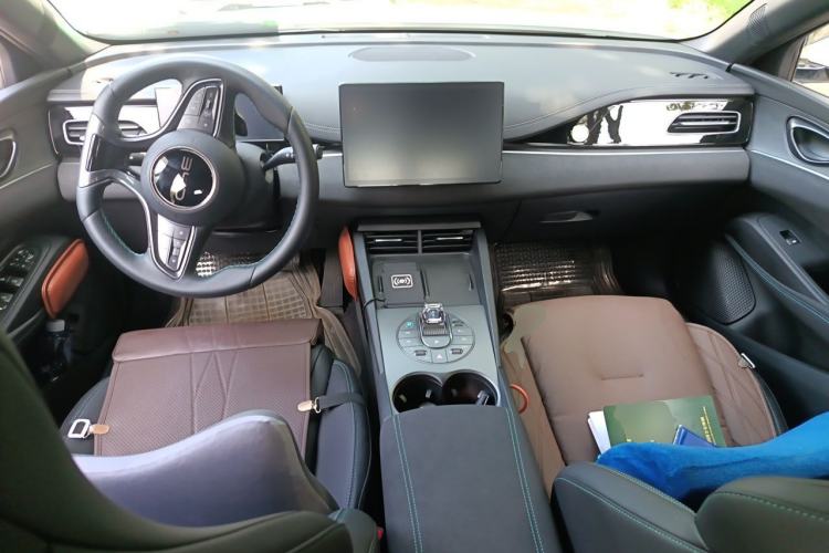 Used BYD Seal 06 New Energy 2025 DM-i Smart Drive 80KM Luxury Model Center Console