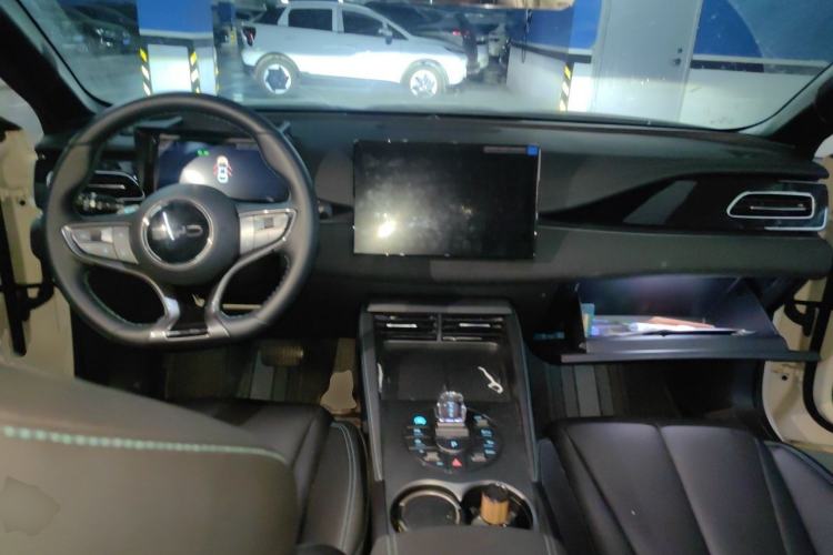 Used BYD Seal 06 New Energy 2025 DM-i Smart Drive 80KM Prestige Model Center Console