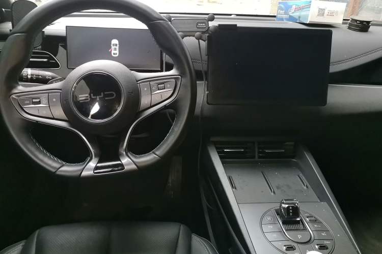 Used BYD Seal 06 New Energy 2025 DM-i Smart Drive 80KM Luxury Model Center Console