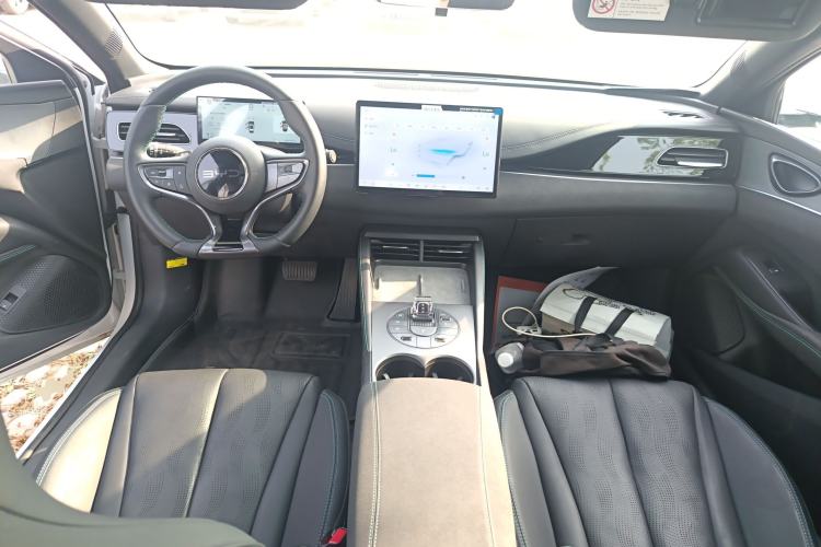 Used BYD Seal 06 New Energy 2025 DM-i Smart Drive 120KM Deluxe Model Center Console