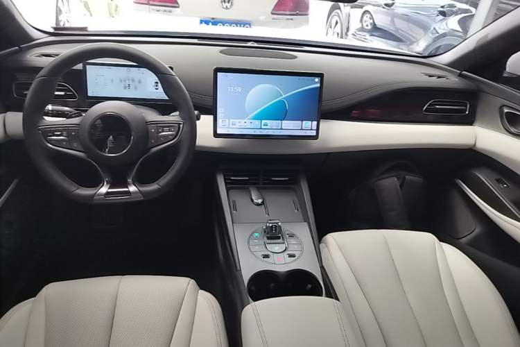 Used BYD Seal 06 New Energy 2025 DM-i Smart Drive 80KM Luxury Model Center Console