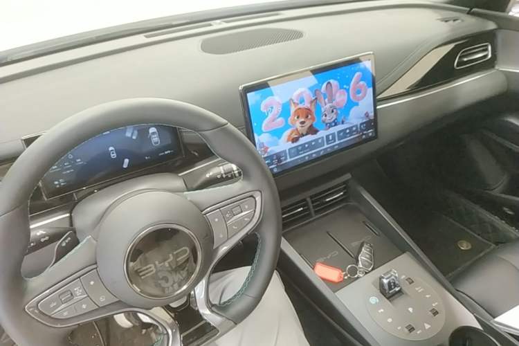 Used BYD Seal 06 New Energy 2025 DM-i Smart Drive 80KM Luxury Model Center Console