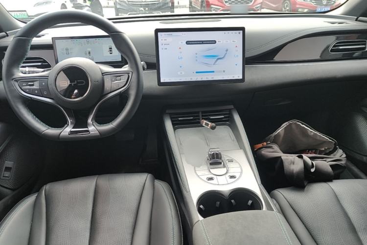 Used BYD Seal 06 New Energy 2025 DM-i Smart Drive 120KM Deluxe Model Center Console