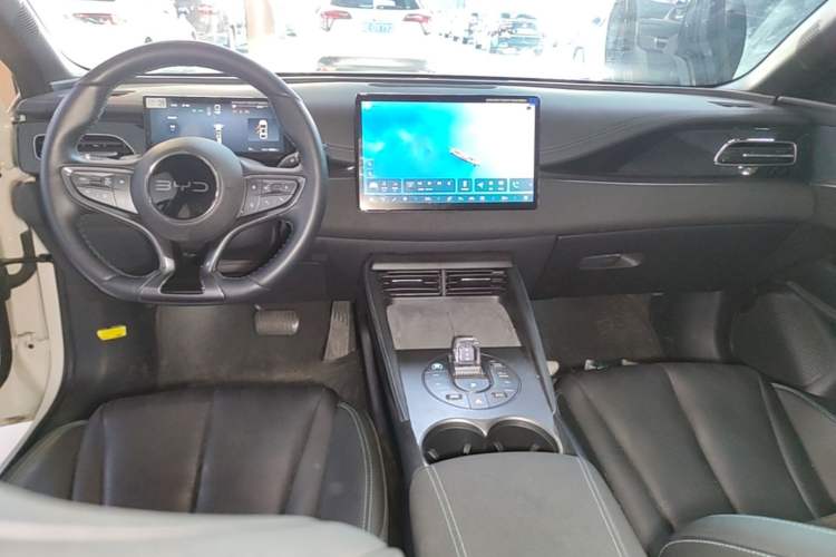 Used BYD Seal 06 New Energy 2025 DM-i Smart Drive 120KM Deluxe Model Center Console