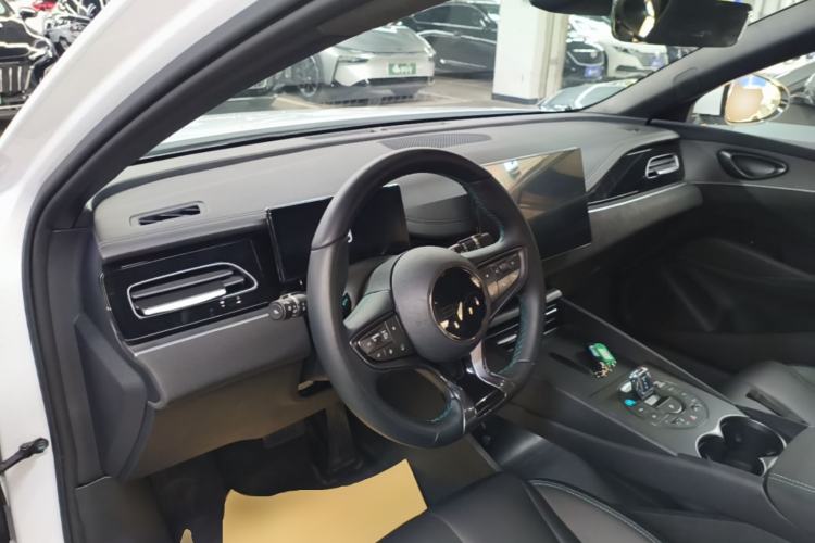 Used BYD Seal 06 New Energy 2025 DM-i Smart Drive 80KM Luxury Model Center Console