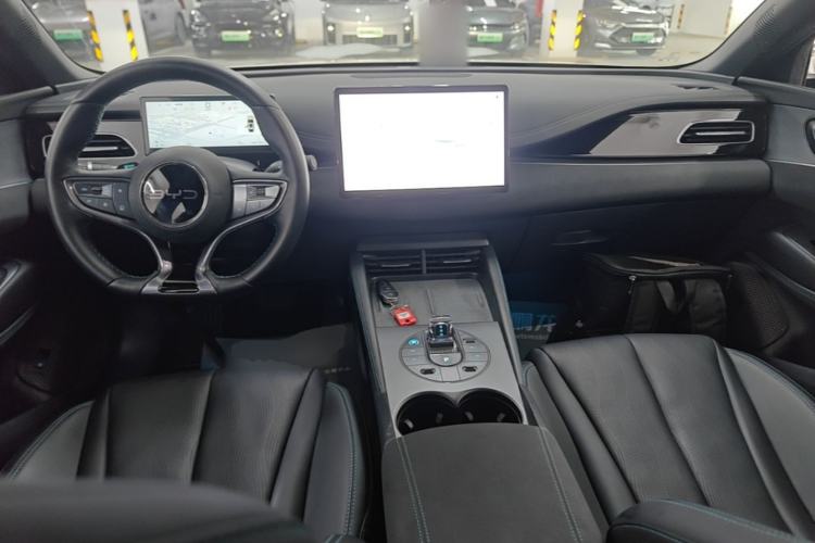 Used BYD Seal 06 New Energy 2025 DM-i Smart Drive 120KM Deluxe Model Center Console