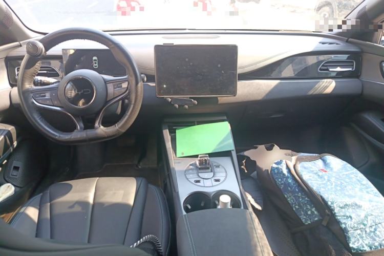 Used BYD Seal 06 New Energy 2025 DM-i Smart Drive 80KM Luxury Model Center Console