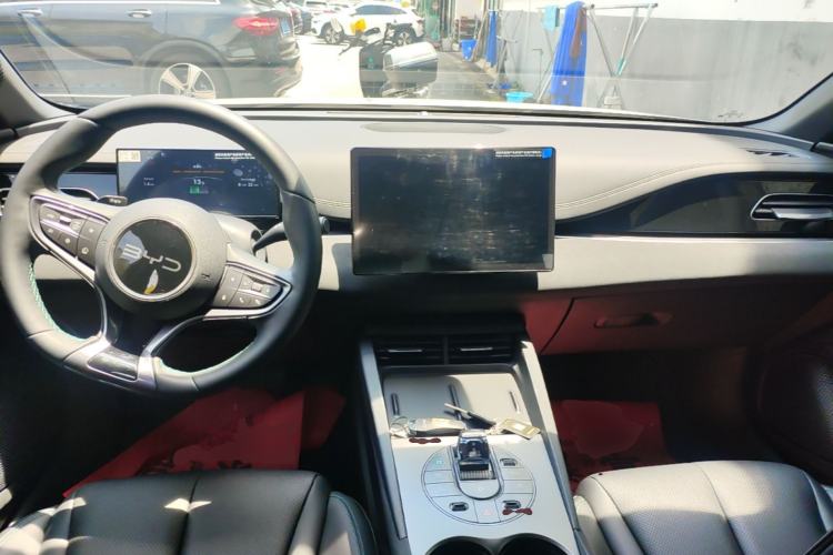 Used BYD Seal 06 New Energy 2025 DM-i Smart Drive 80KM Luxury Model Center Console