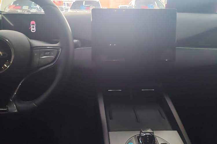 Used BYD Seal 06 New Energy 2025 DM-i Smart Drive 80KM Luxury Model Center Console