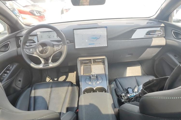 Used BYD Seal 06 New Energy 2025 DM-i Smart Drive 120KM Deluxe Model Center Console