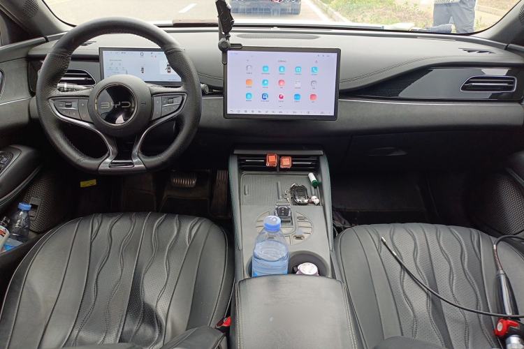Used BYD Seal 06 New Energy 2025 DM-i Smart Drive 80KM Prestige Model Center Console
