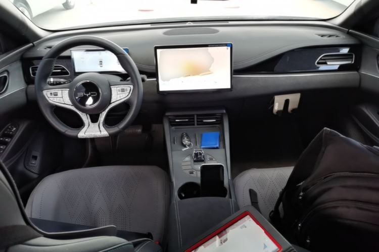 Used BYD Seal 06 New Energy 2025 DM-i Smart Drive 80KM Luxury Model Center Console
