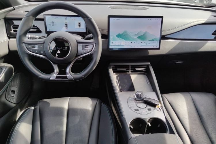 Used BYD Seal 06 New Energy 2025 DM-i Smart Drive 120KM Deluxe Model Center Console