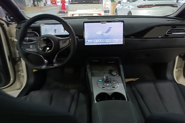 Used BYD Seal 06 New Energy 2025 DM-i Smart Drive 120KM Deluxe Model Center Console